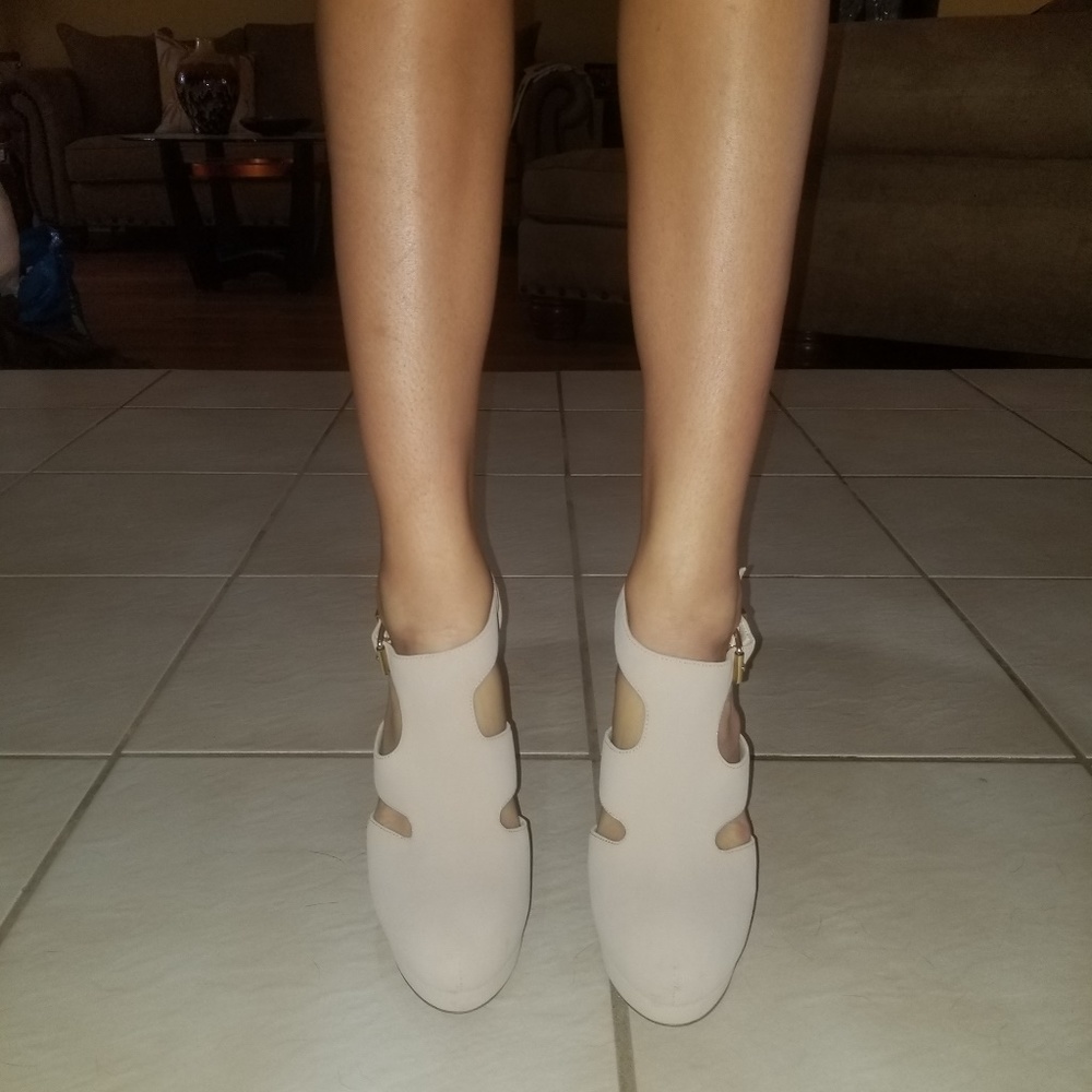 Aldo - Picture 2 of 8